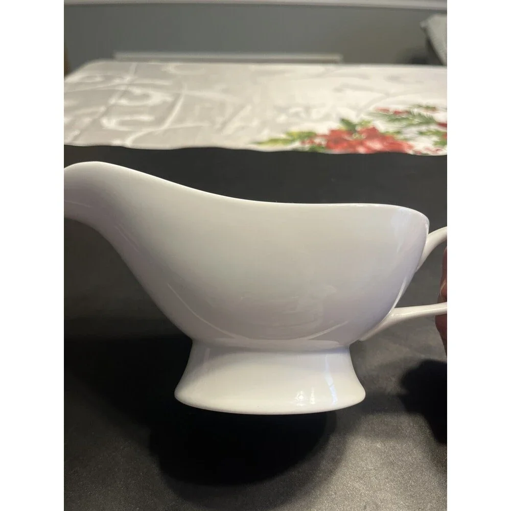 Williams Sonoma Ceramic White Sauce Gravy Boat